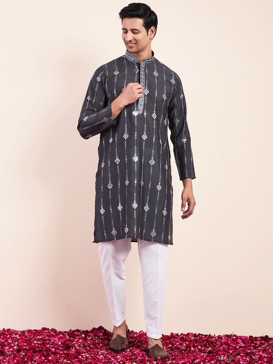 

Satwaa Embellished Mandarin Collar Mirror Work Cotton Silk Straight Kurta, Grey