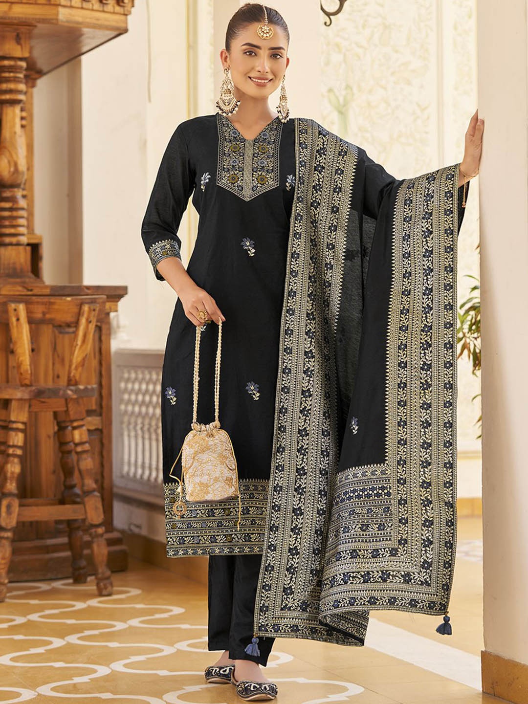 

Fourleaf Women Regular Kurta with Trousers & With Dupatta, Black