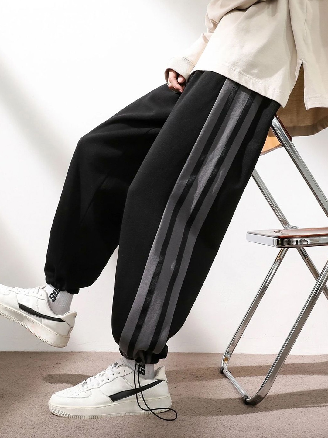 

NOBERO Men Oversized Fit Joggers, Black