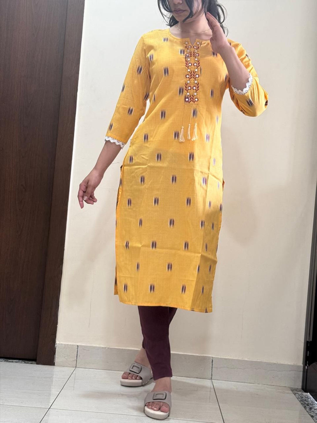 

h4u Women Geometric Printed Round Neck Straight Kurta, Yellow