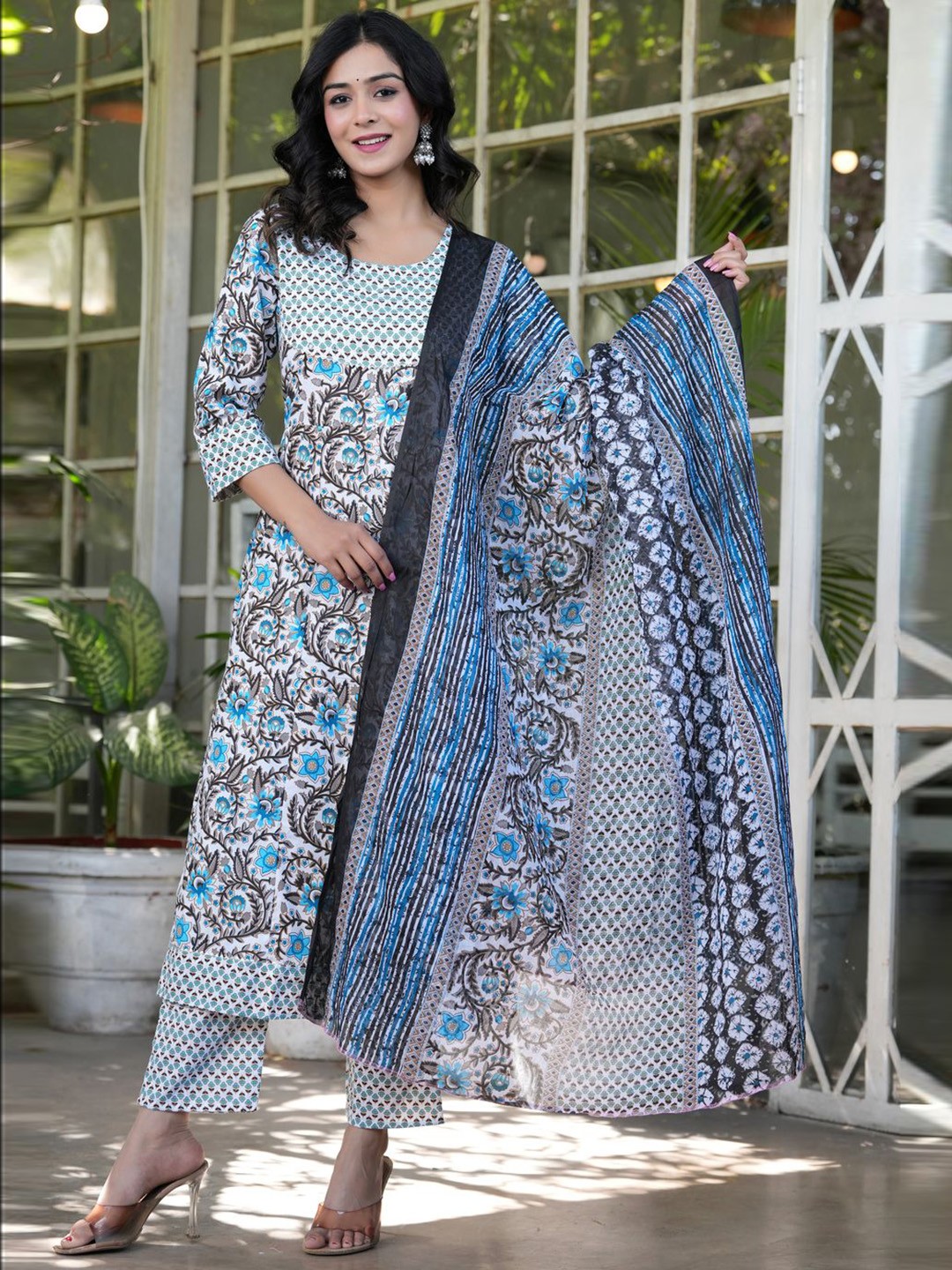 

SINGNI Women Floral Printed Angrakha Pure Cotton Kurta with Trousers & With Dupatta, Blue