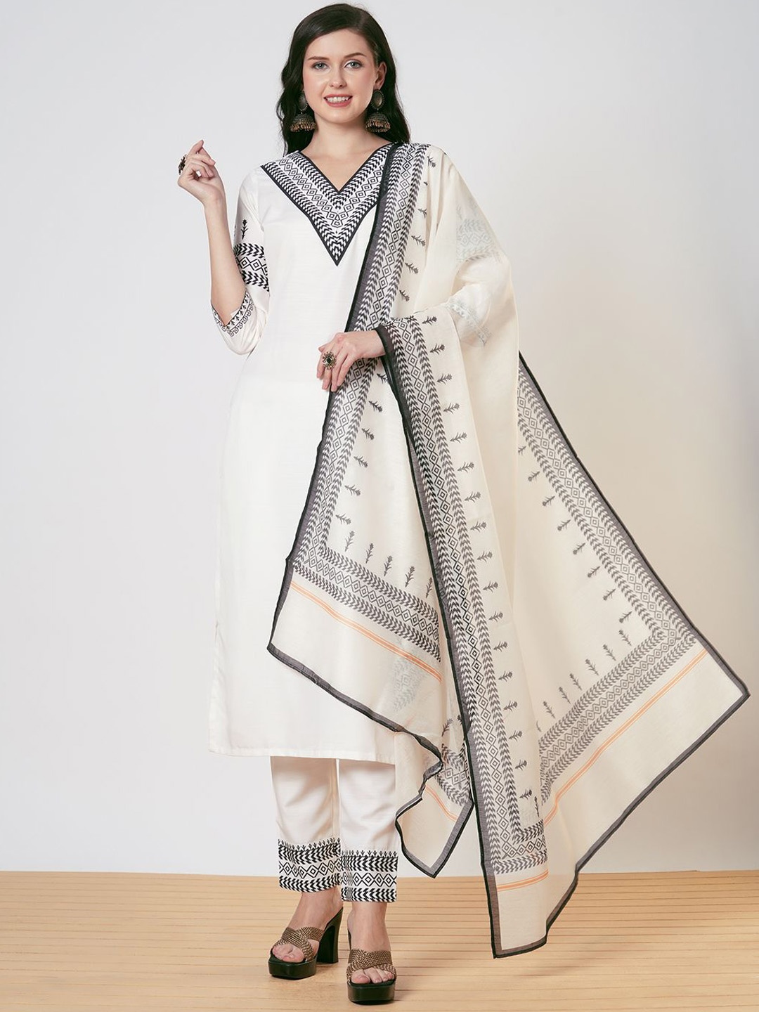 

DIVASTRI Women Yoke Design Regular Kurta with Trousers & With Dupatta, White