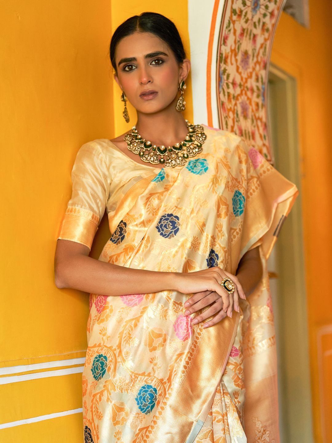 

Janasya Banarasi Silk Woven Floral Design Saree with Unstitched Blouse Piece, Cream