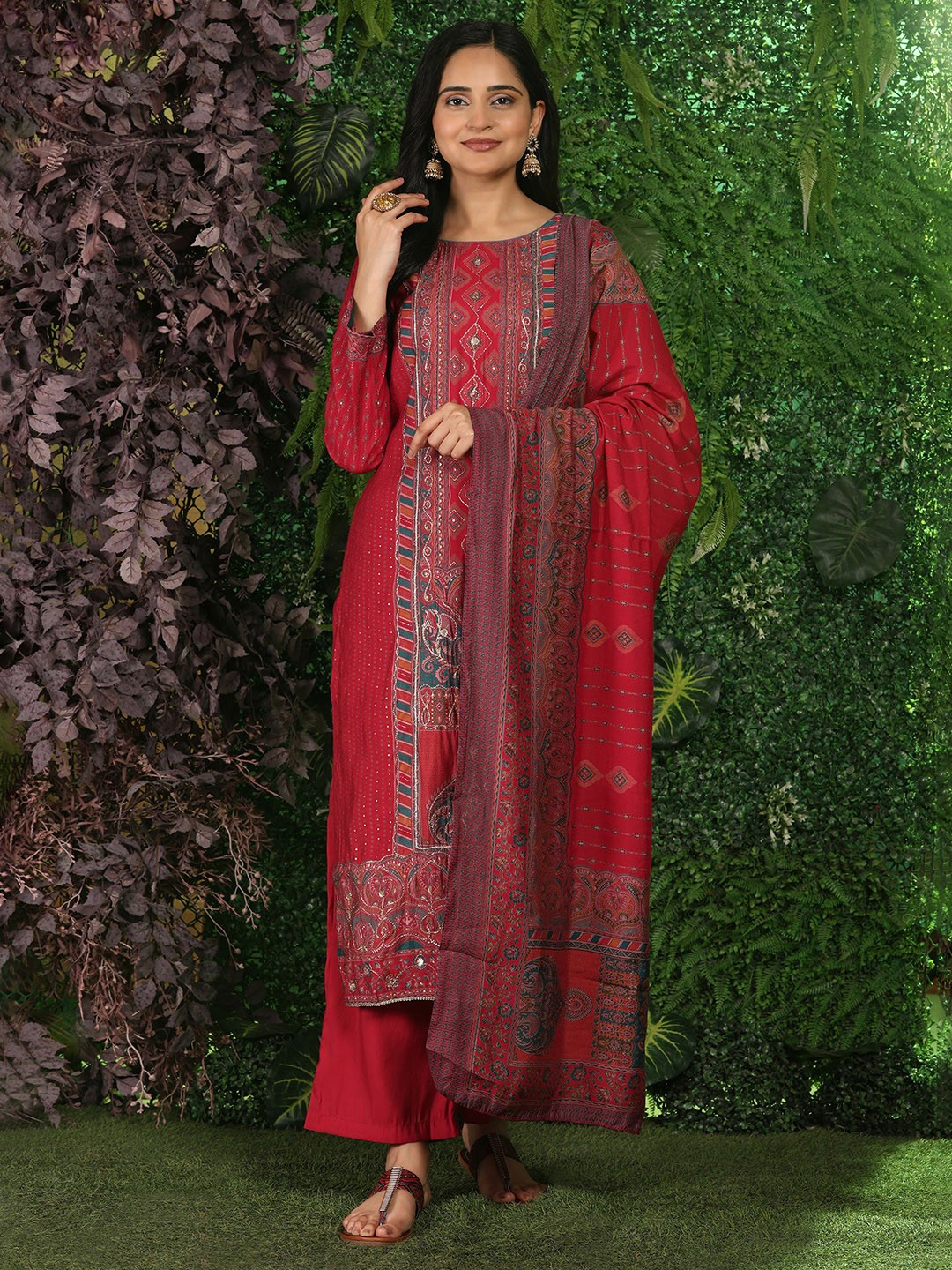 

Mamicha Women Ethnic Motifs Embroidered Regular Thread Work Pure Cotton Kurta with Palazzos & With Dupatta, Red