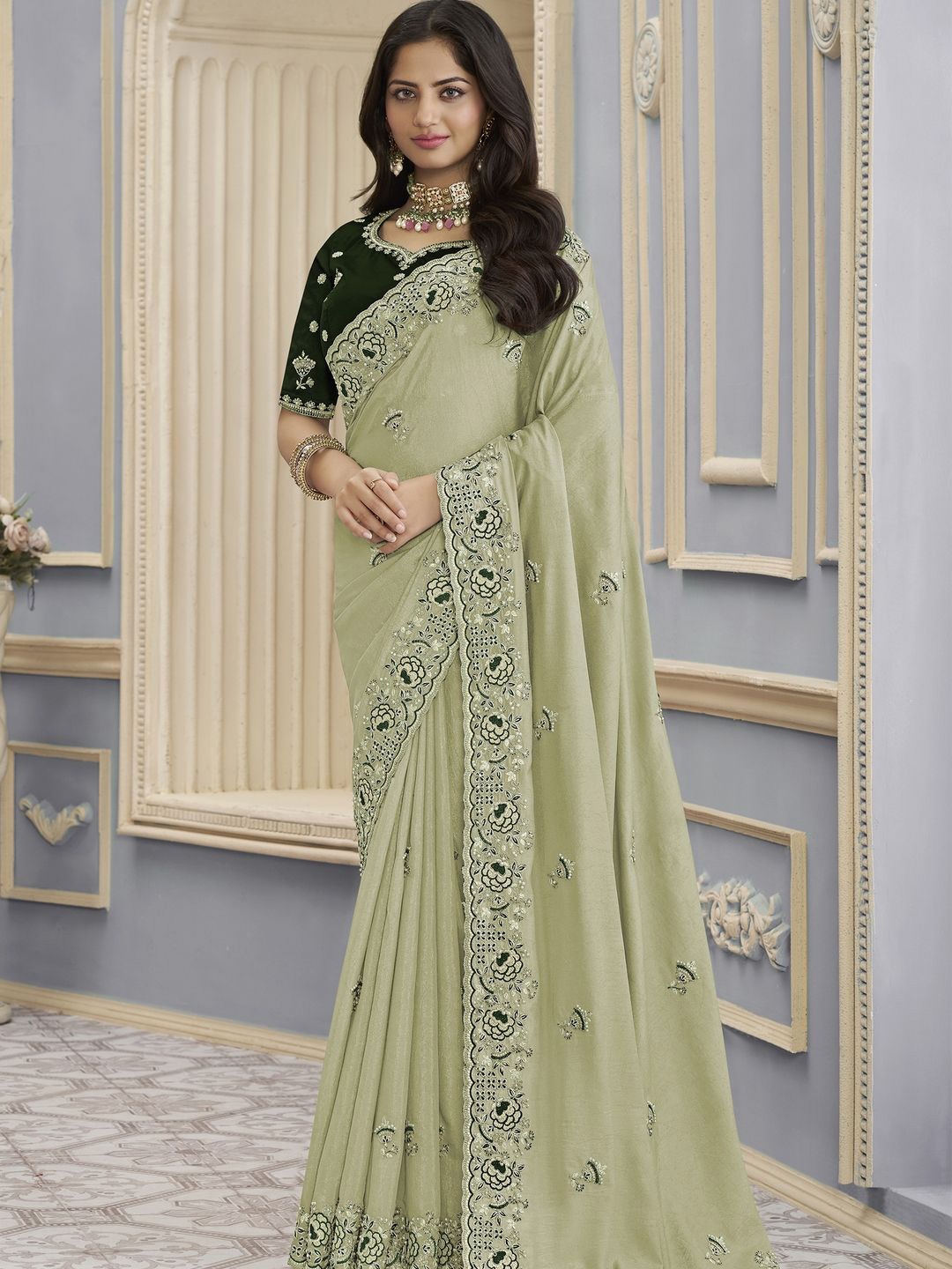 

Suha Floral Embroidered Poly Georgette Saree, Green