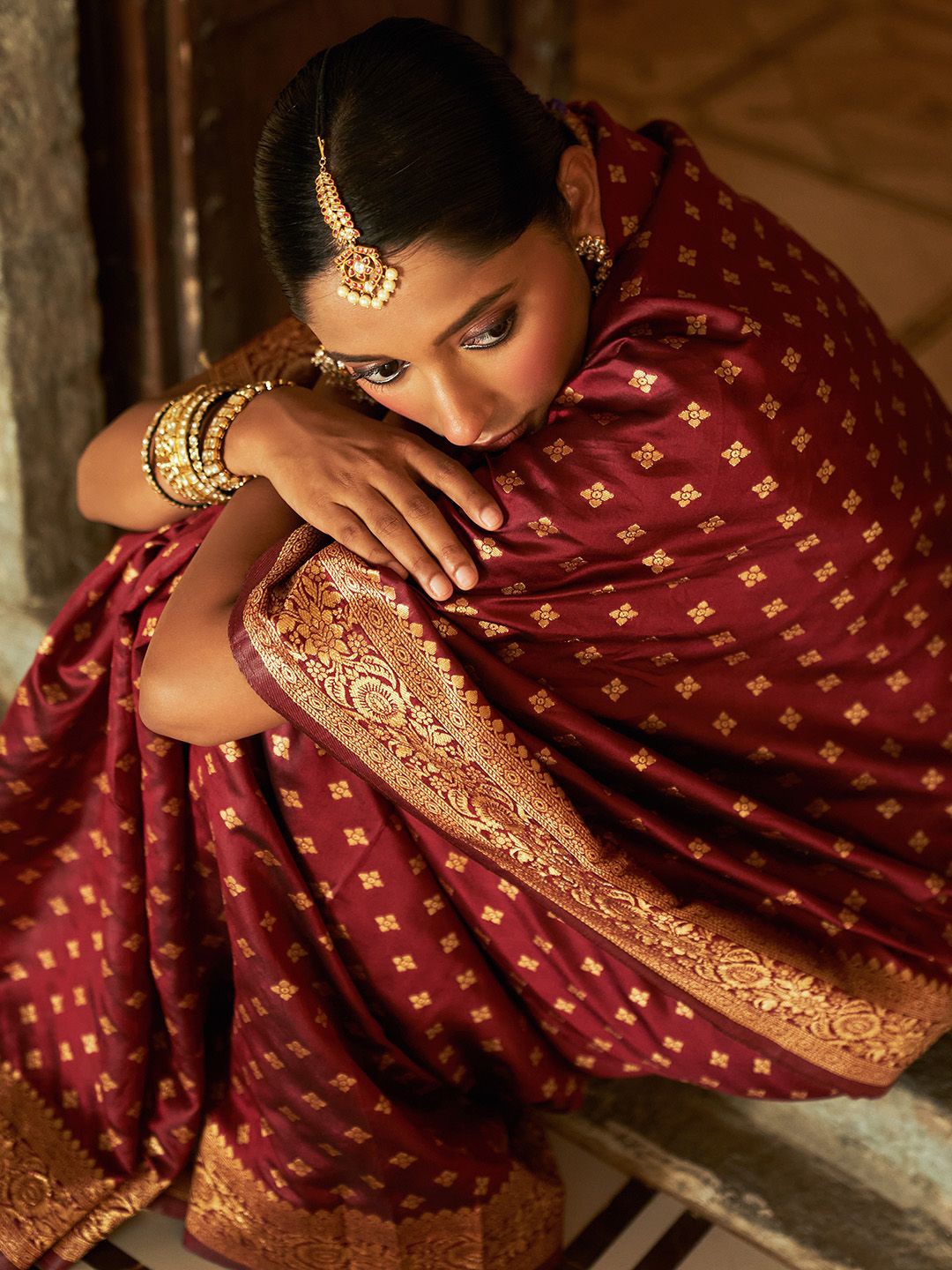 

Janasya Banarasi Silk Woven Ethnic Motifs Saree with Unstitched Blouse Piece, Maroon
