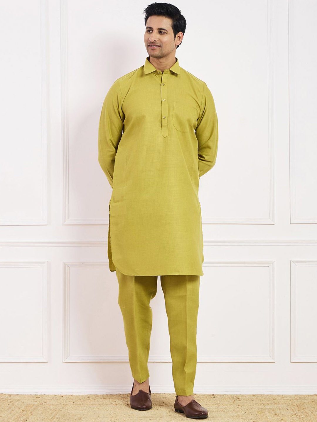 

Satwaa Shirt Collar Single Pocket Pathani Kurta with Trousers, Green