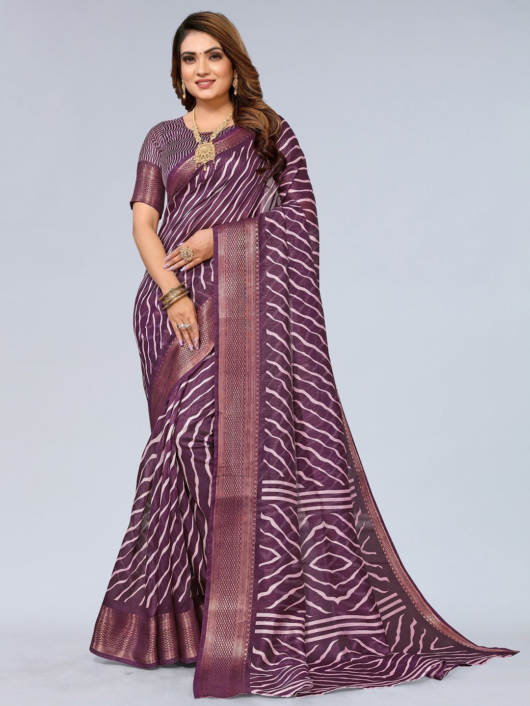 

Moda Rapido Leheriya Zari Saree, Burgundy