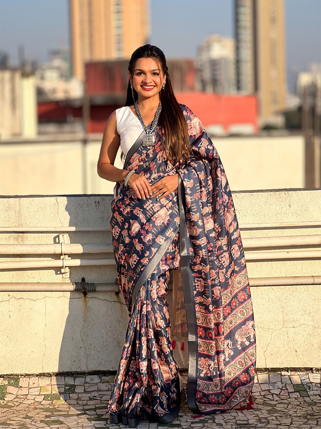 

Rangtulika Ethnics Kalamkari Zari Banarasi Saree, Navy blue