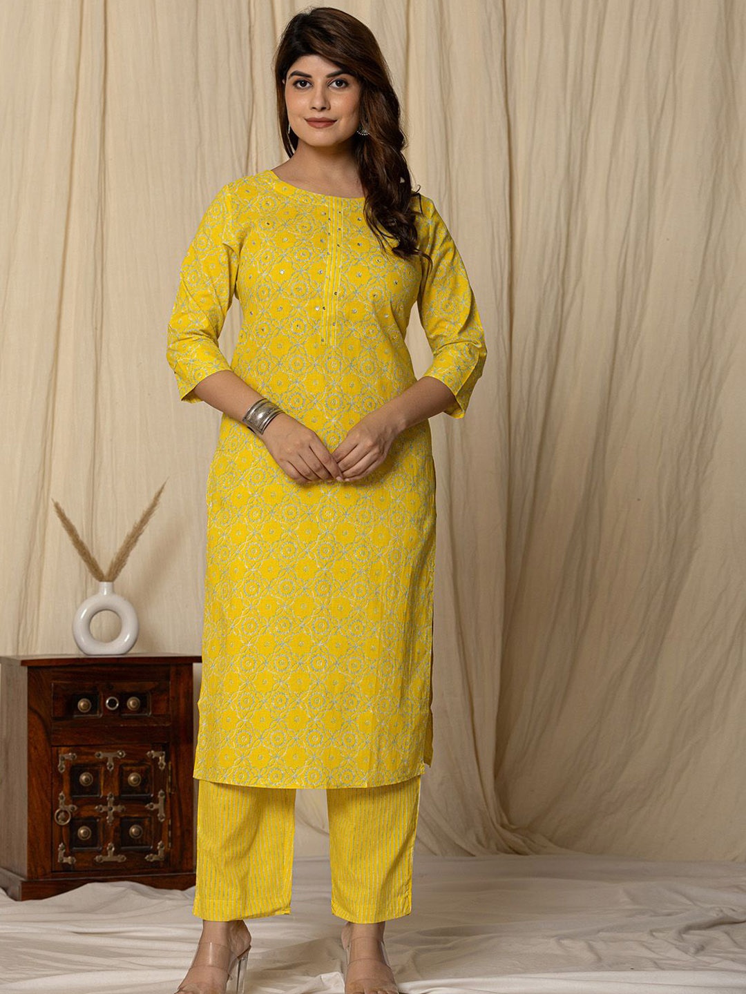 

Meena Bazaar Women Floral Printed Regular Kurta with Trousers, Yellow