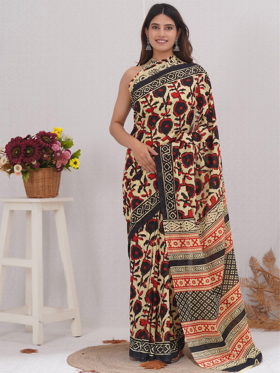 

Shivanya Handicrafts Floral Pure Cotton Block Print Saree, Red