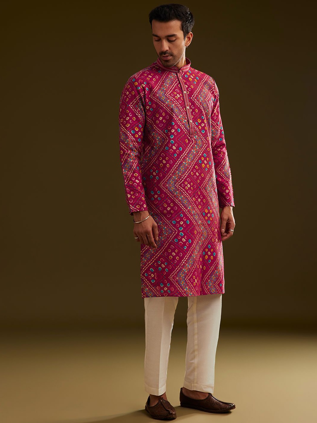 

KALKI Fashion Men Bandhani Printed Regular Kurta with Trousers, Pink