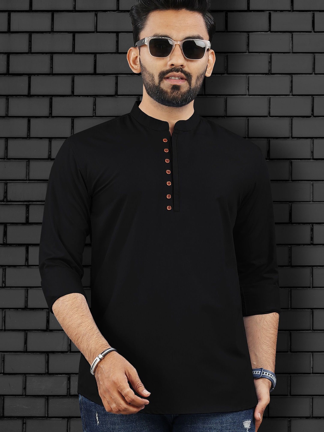 

VeBNoR Men Checked Thread Work Kurta, Black