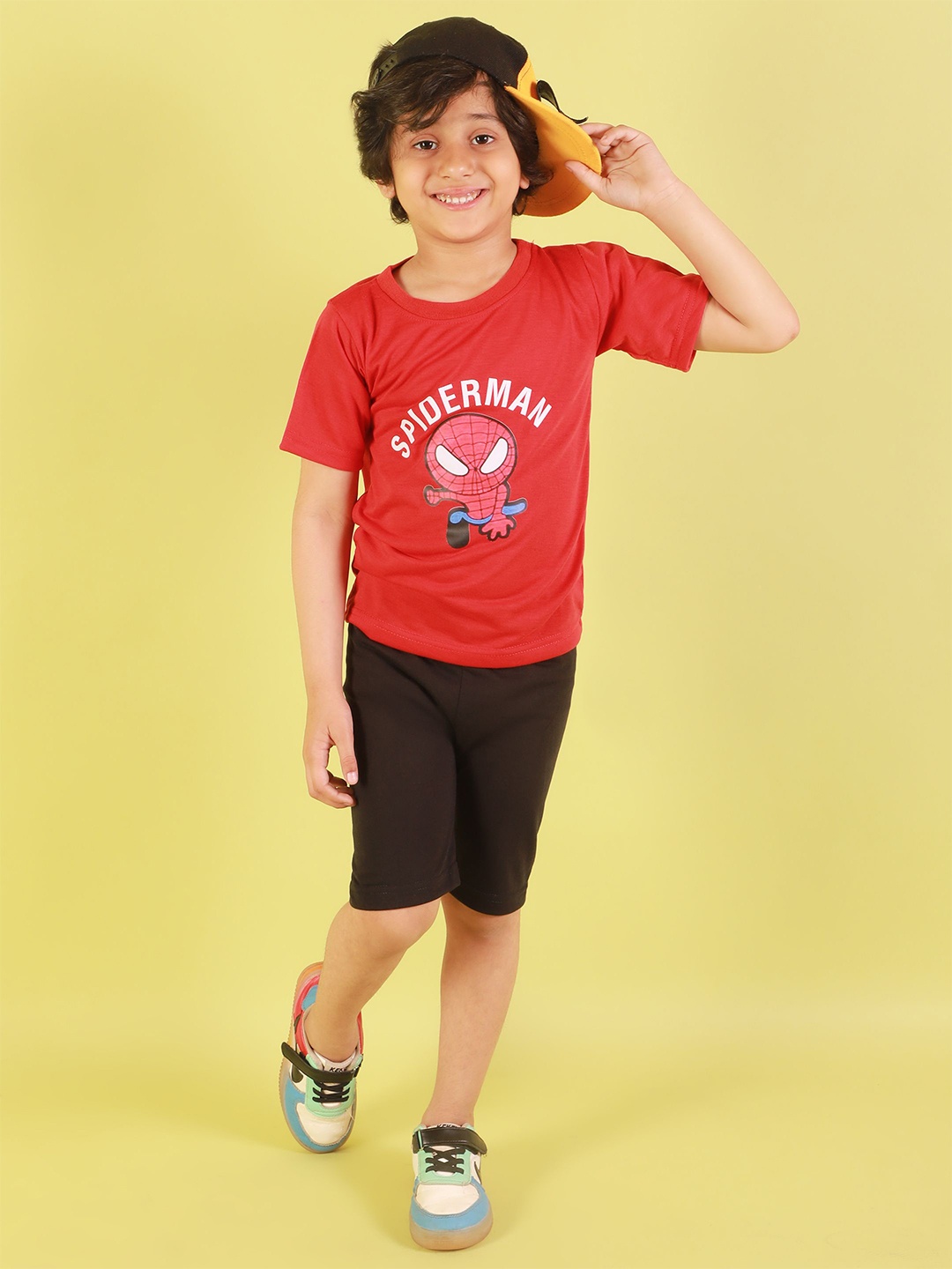 

MAYNEISHA Unisex Kids Printed T-shirt with Shorts, Red
