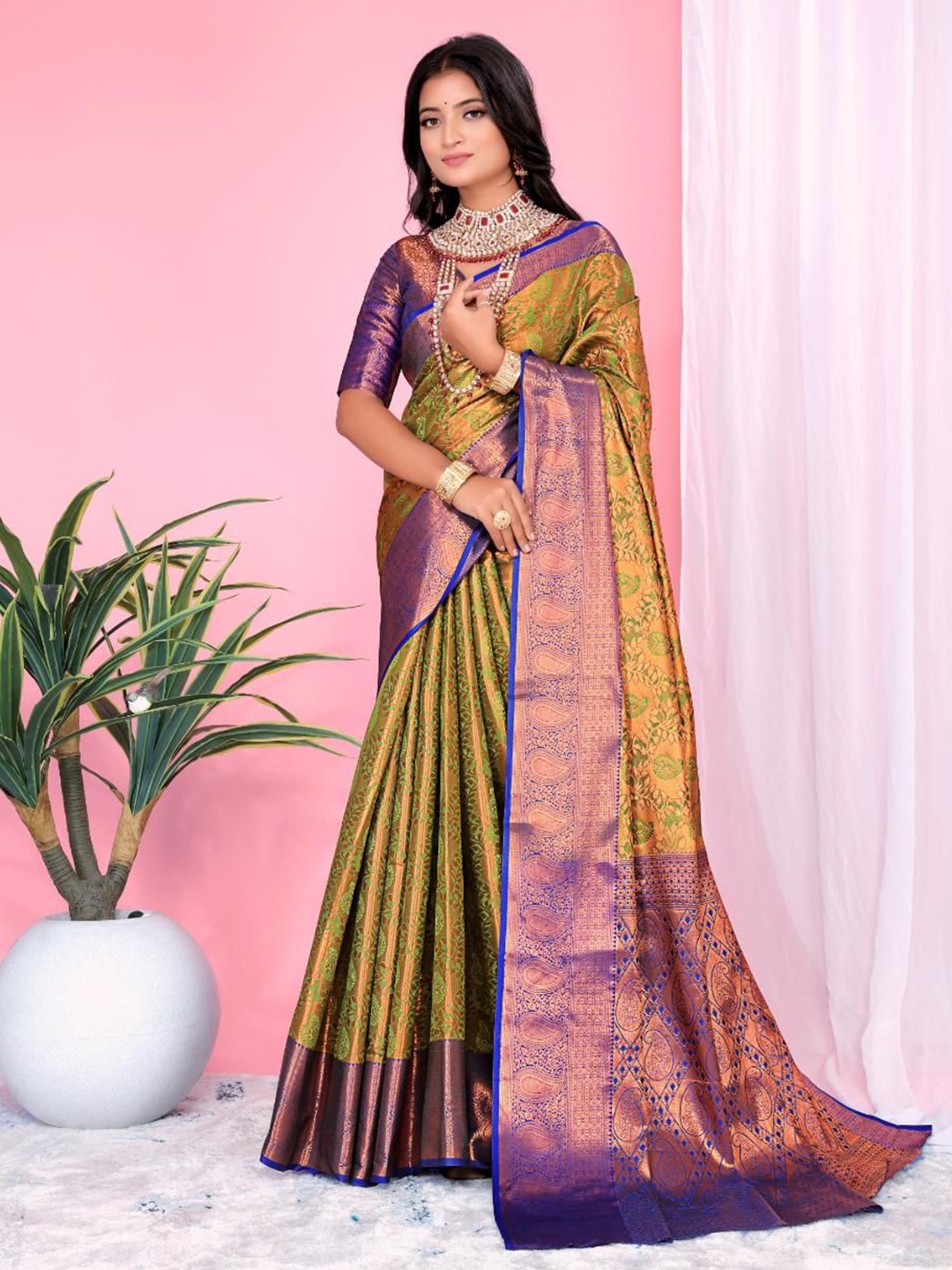 

jayant creation Woven Design Zari Silk Blend Banarasi Saree, Lime green