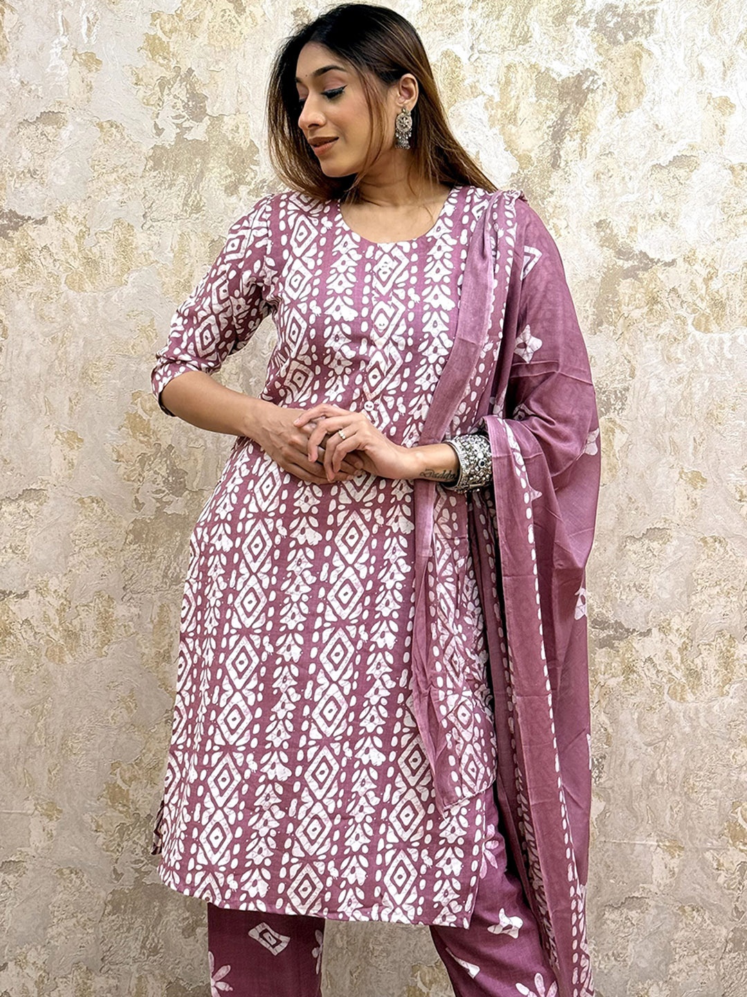 

AMAAYAKARI CHIKAN Women Bandhani Printed Regular Pure Cotton Kurta with Trousers & With Dupatta, Mauve