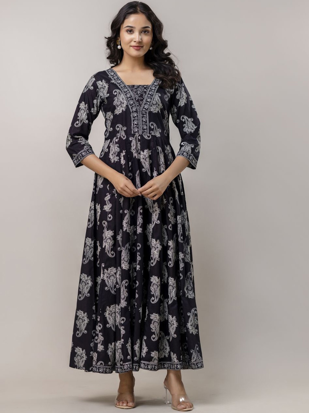 

Da Vastraagaar Women Ethnic Motifs Printed Thread Work Floral Anarkali Kurta, Black