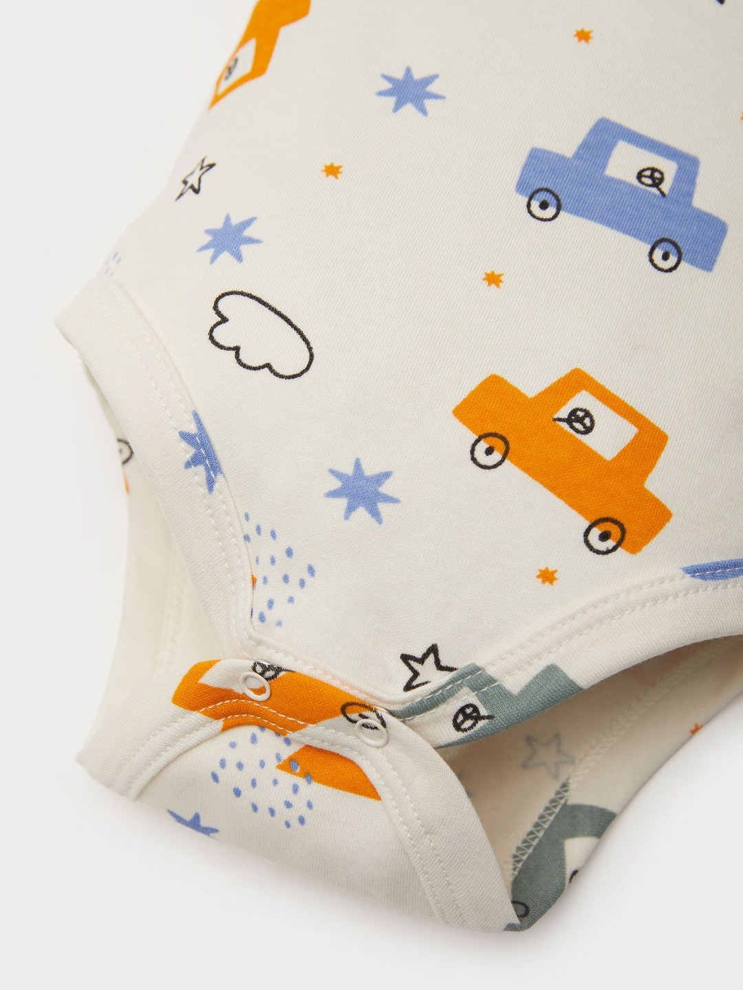 

DeFacto Boys Printed V-Neck Applique T-shirt, Na