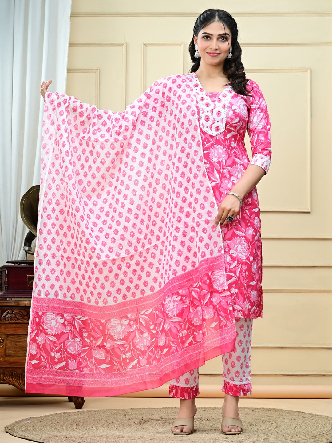 

SHOOLIN Women Floral Printed Regular Gotta Patti Pure Cotton Kurta with Trousers & With Dupatta, Pink