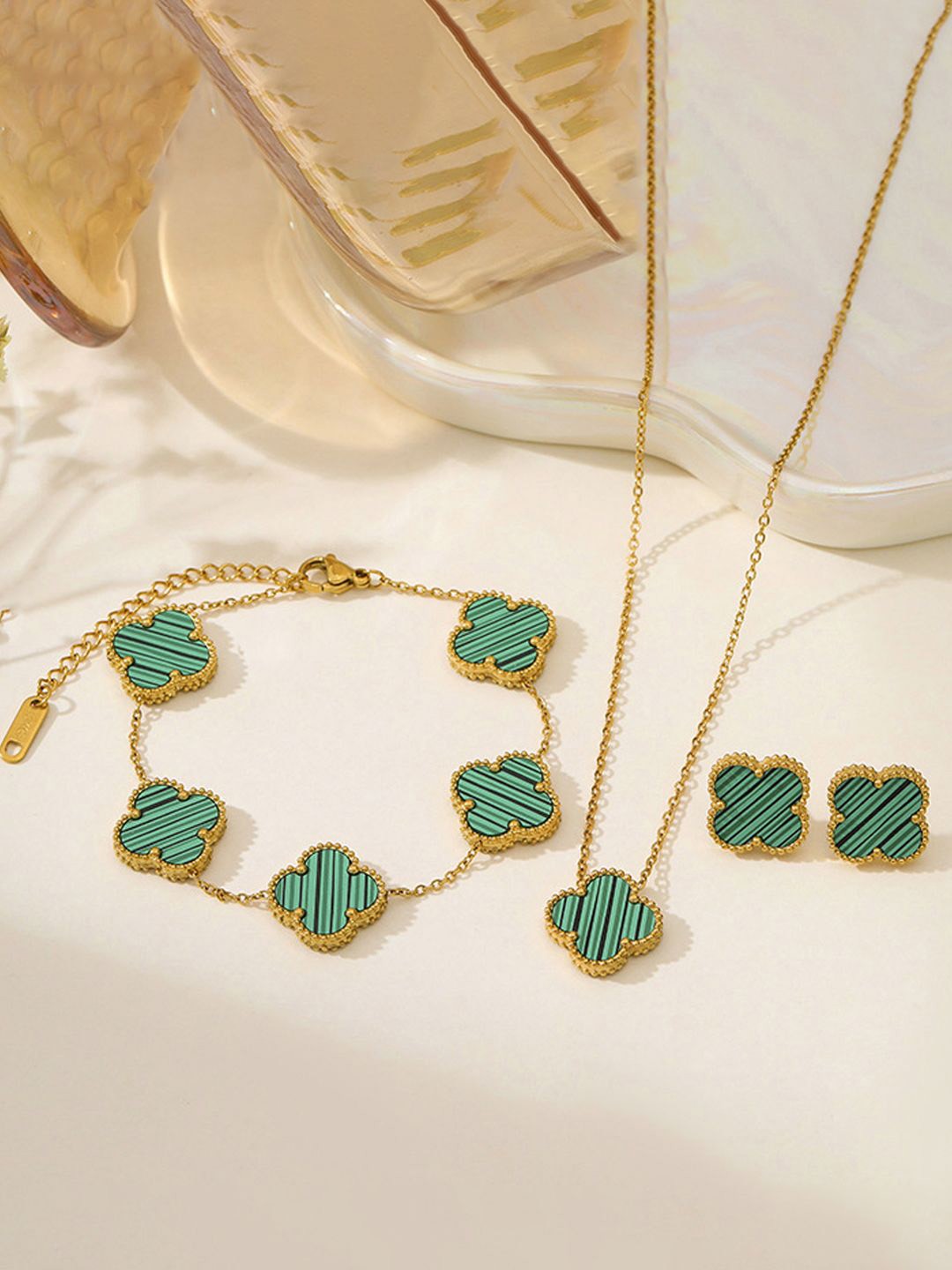 

Designs & You Gold Plated Stainless Steel Clover Jewellery Set