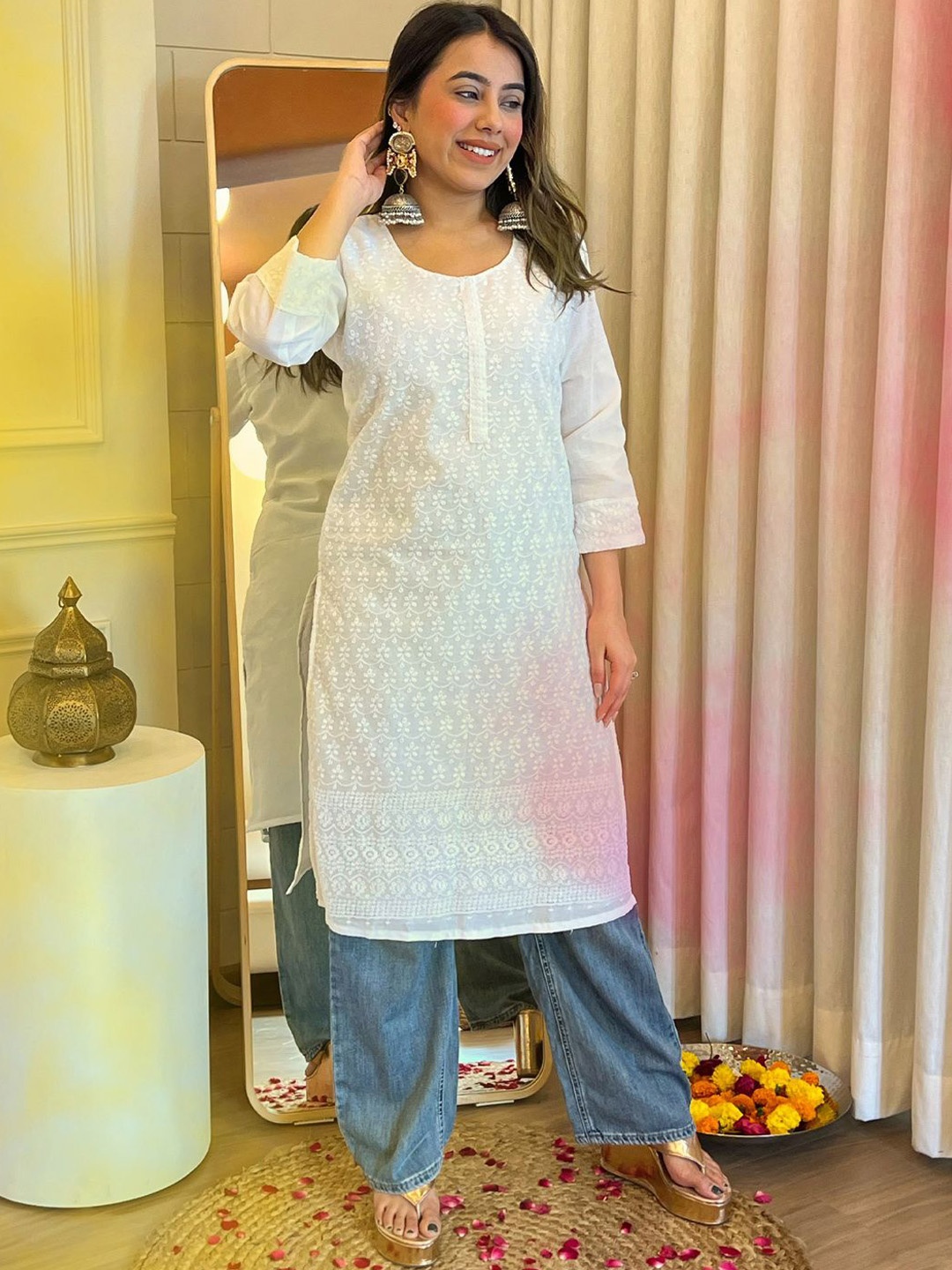 

Indo Era Women Ethnic Motifs Embroidered Thread Work Kurta, White