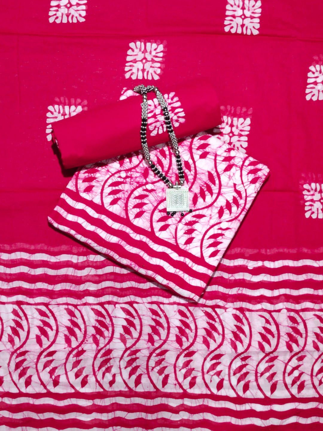 

Farooq Dyeing Printed Pure Cotton Unstitched Dress Material, Pink