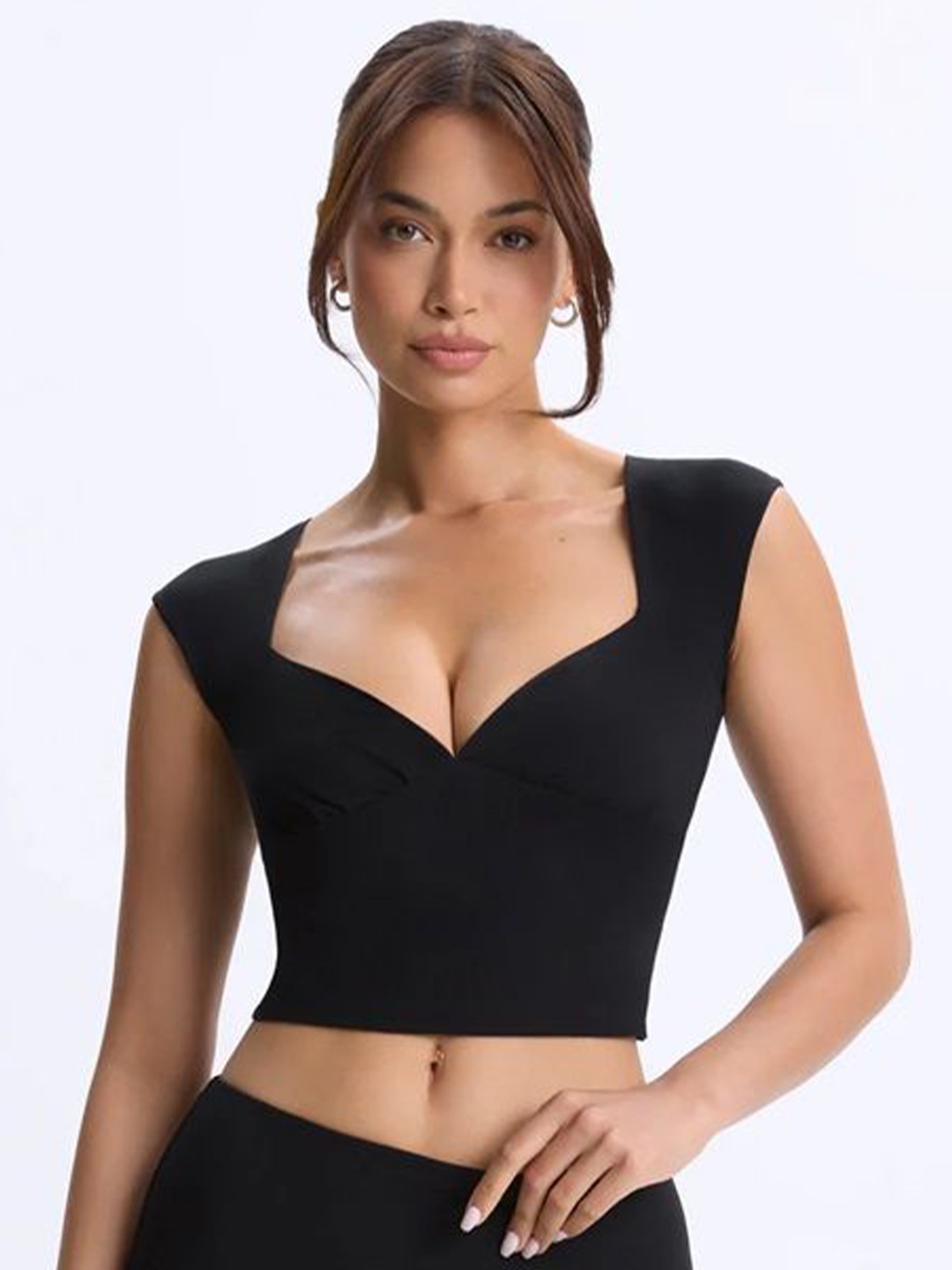 

TRAQUILA Sweetheart Neck Top, Black