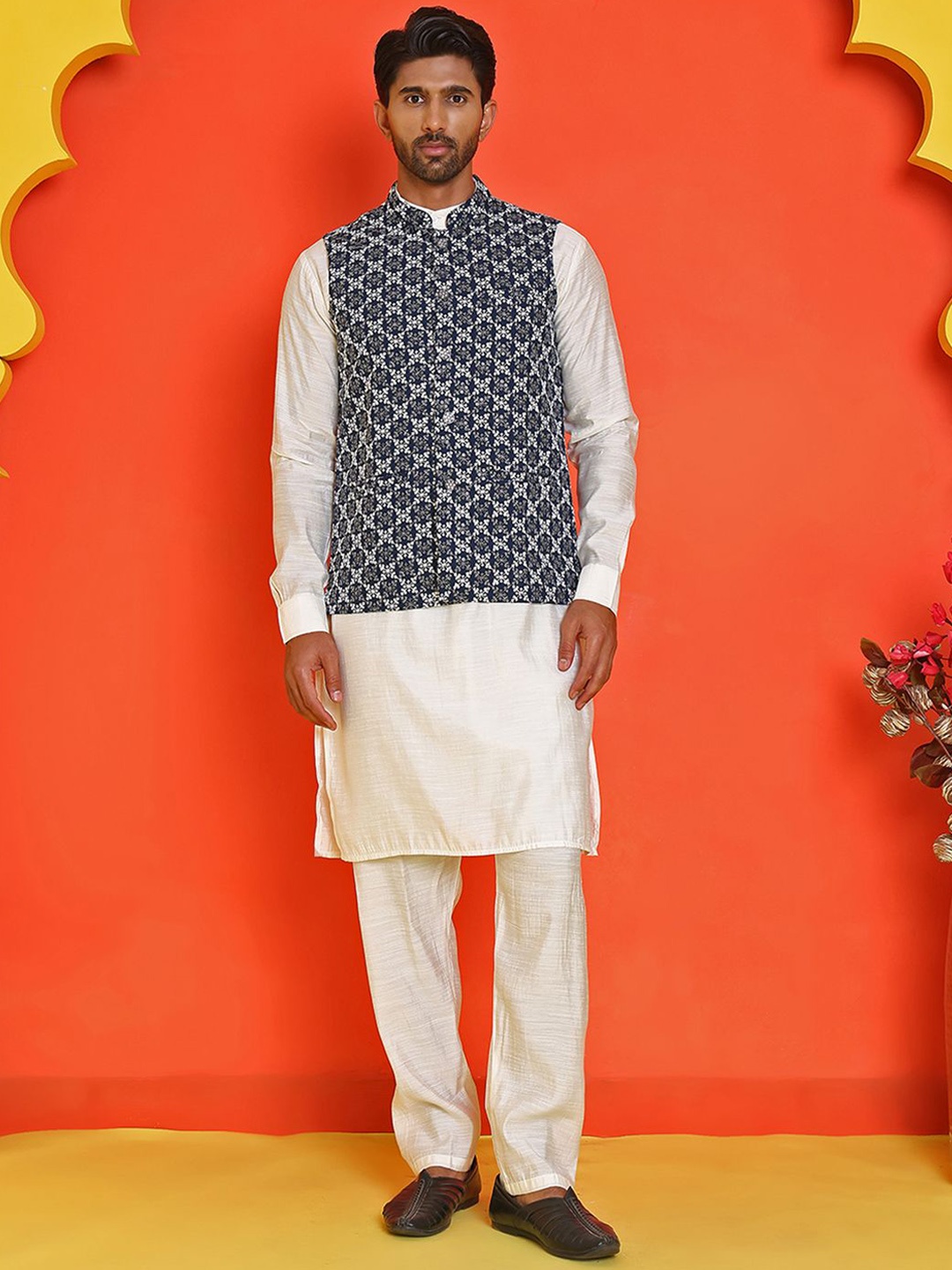 

Jompers Men Floral Embroidered Regular Sequinned Kurta with Churidar, Blue