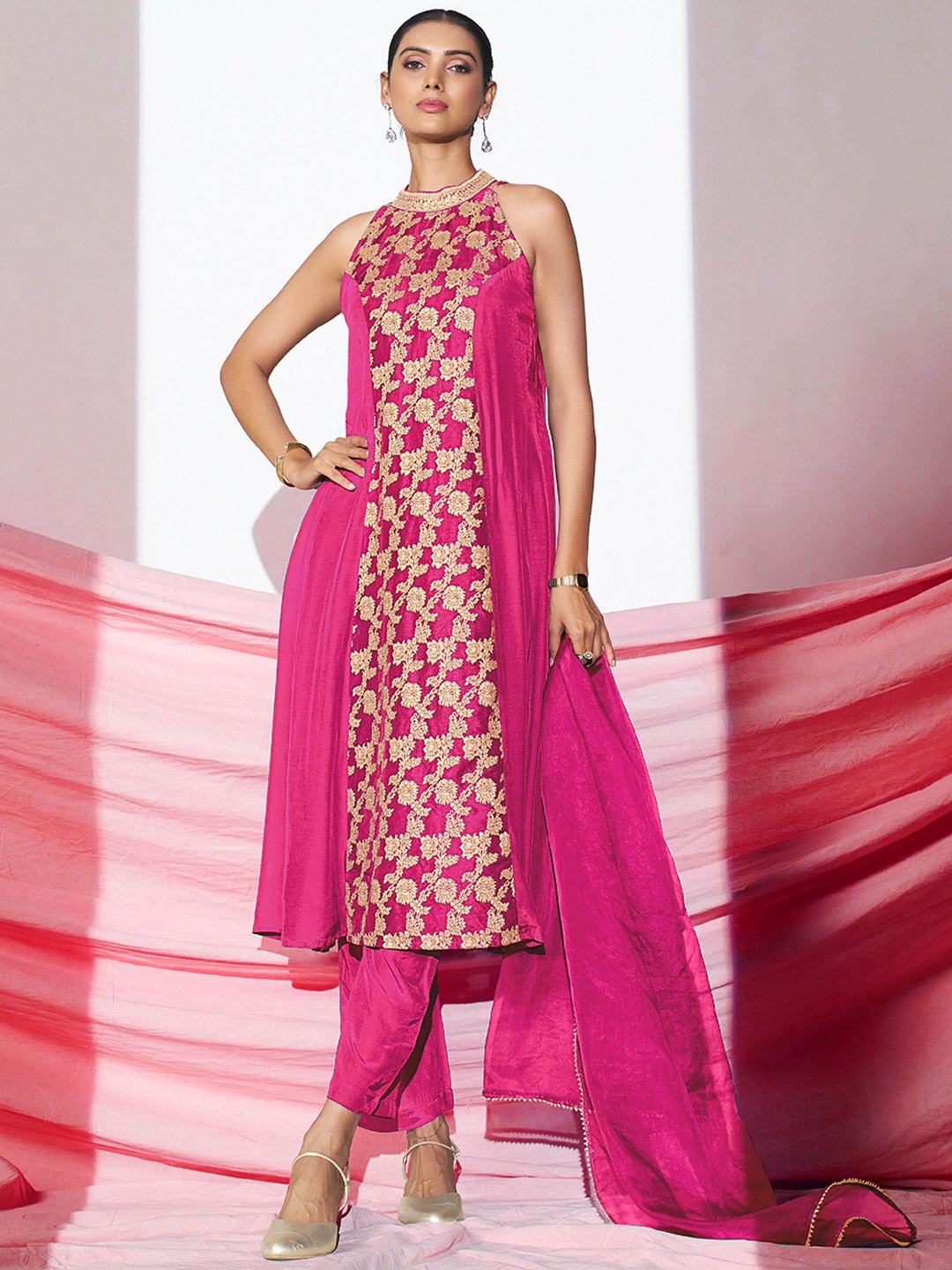

Sangria Woven Design A-Line Kurta With Trousers, Pink