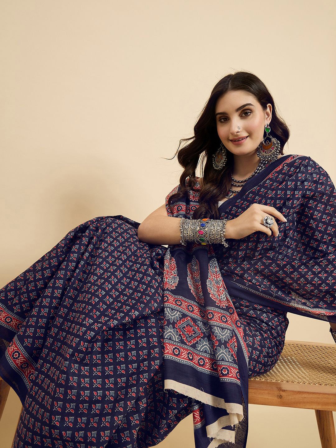 

Sangria Floral Printed Bhagalpuri Saree with Unstitched Blouse, Blue