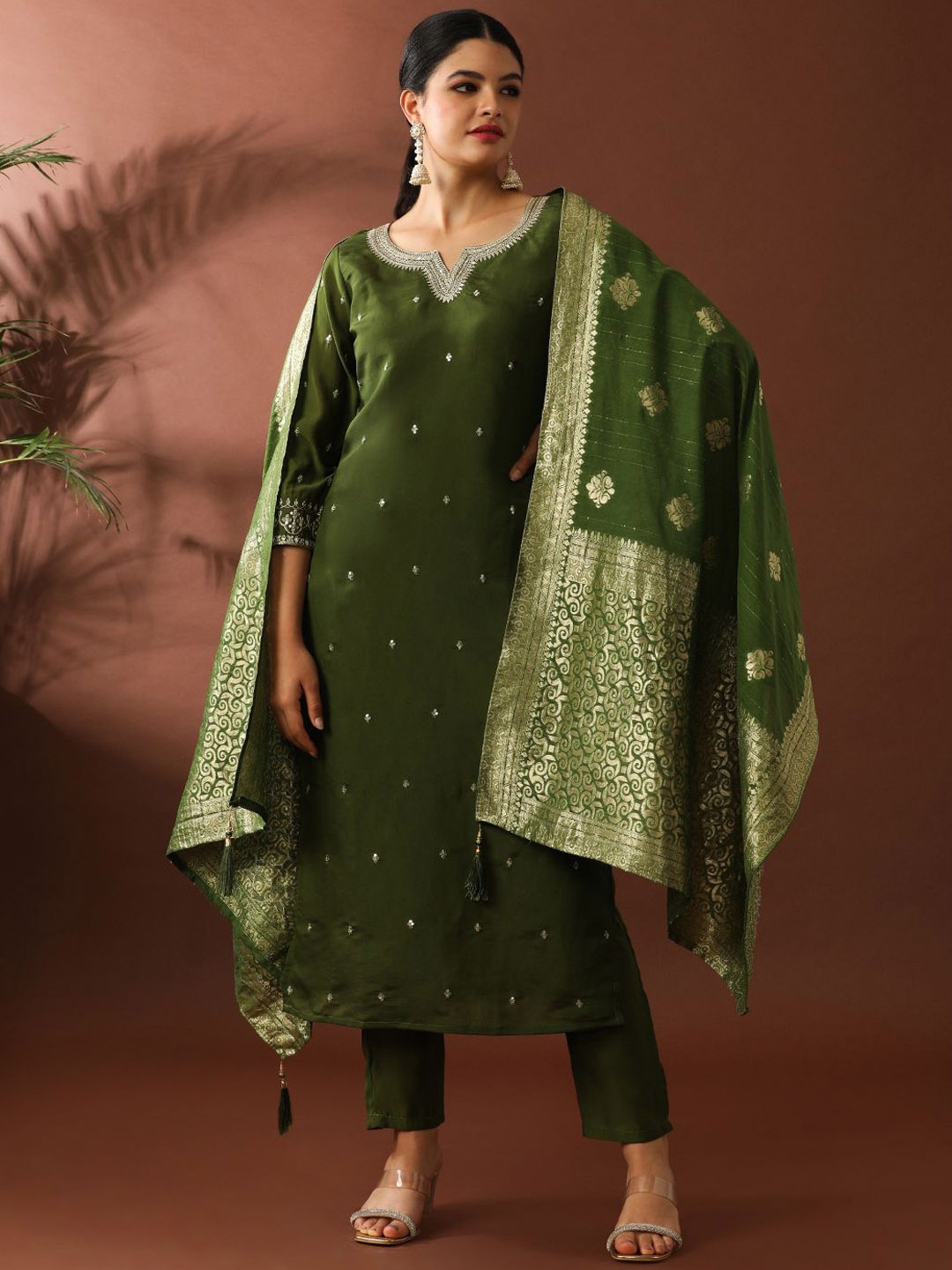 

Jaipur Kurti Women Floral Embroidered Regular Sequinned Kurta with Trousers & With Dupatta, Green