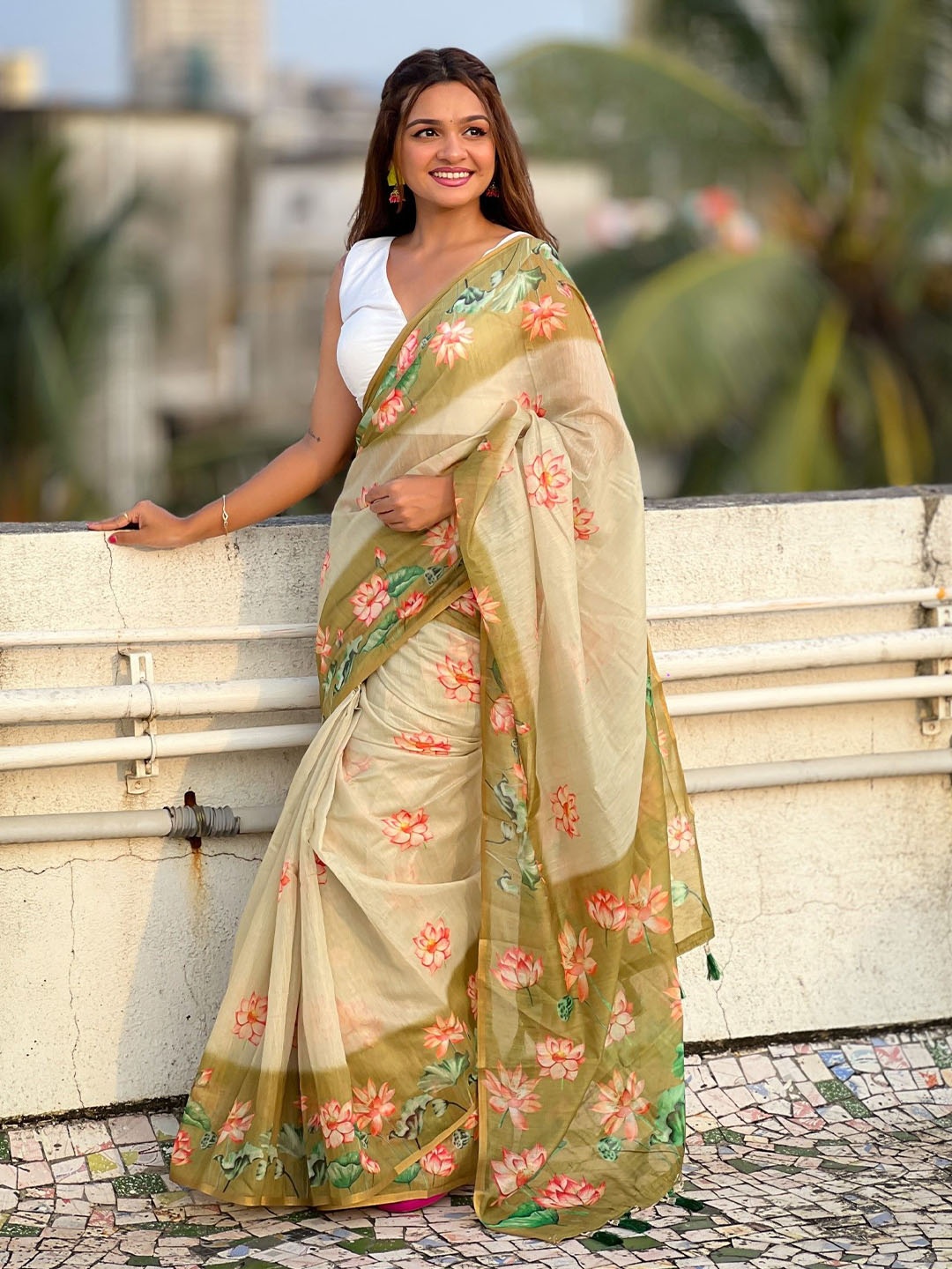 

Rangtulika Ethnics Women Floral Printed Zari Chanderi Saree, Beige