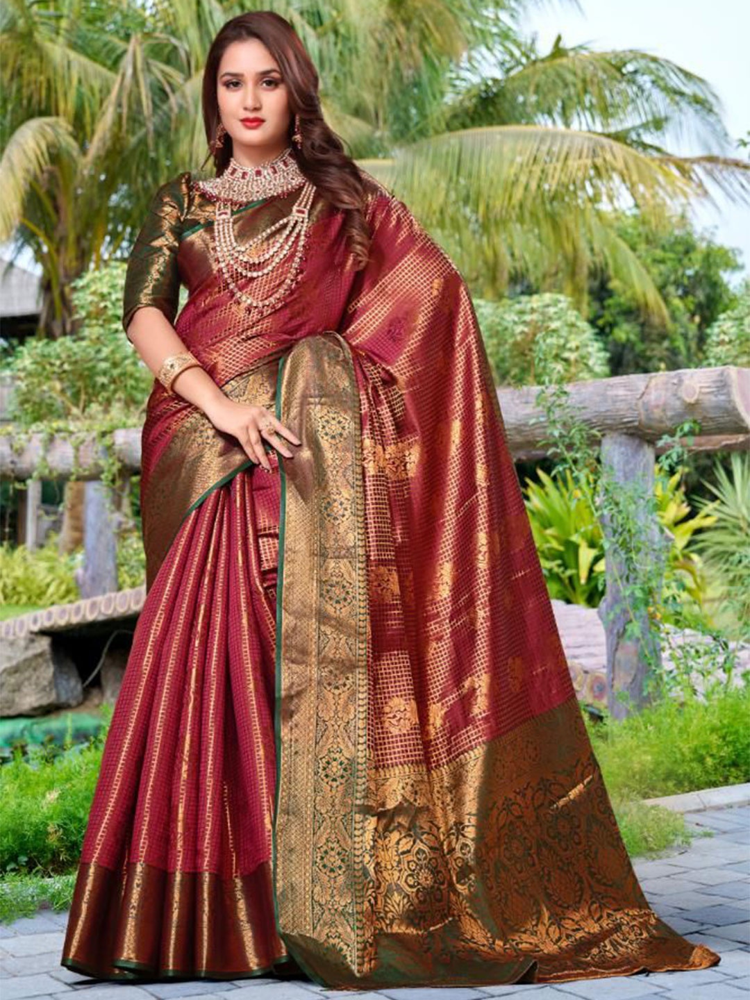 

AKSH FASHION Women Woven Design Zari Banarasi Saree, Maroon