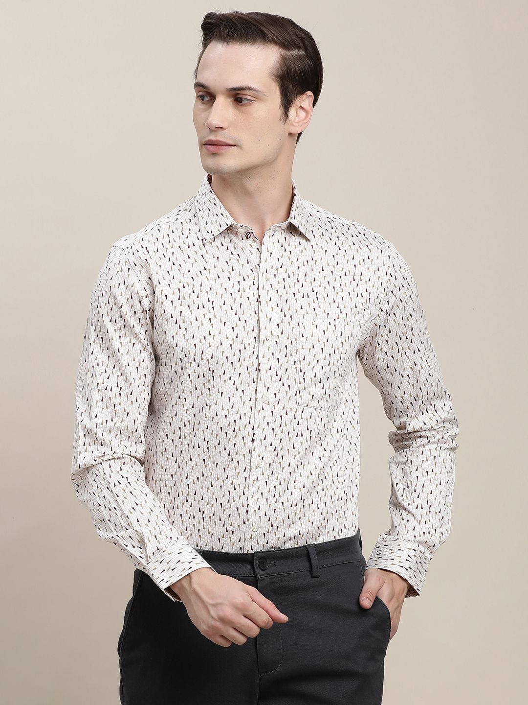 

Turtle Men Standard Regular Fit Spread Collar Geometric Printed Cotton Casual Shirt, Beige