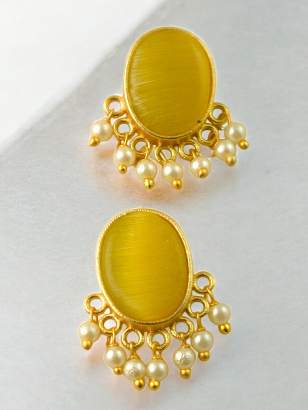 

TISHUL JEWELS Gold-Plated Artificial Stones Studded And Beaded Classic Studs, Yellow