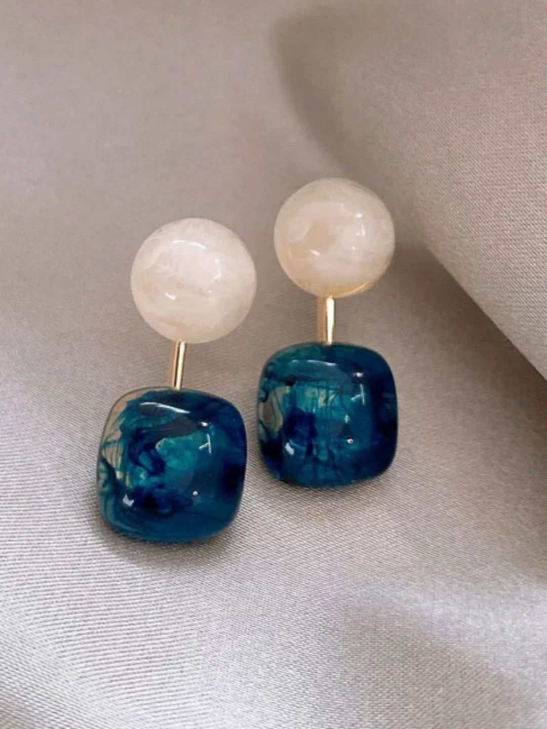 

DressBerry Contemporary Drop Earrings, Blue