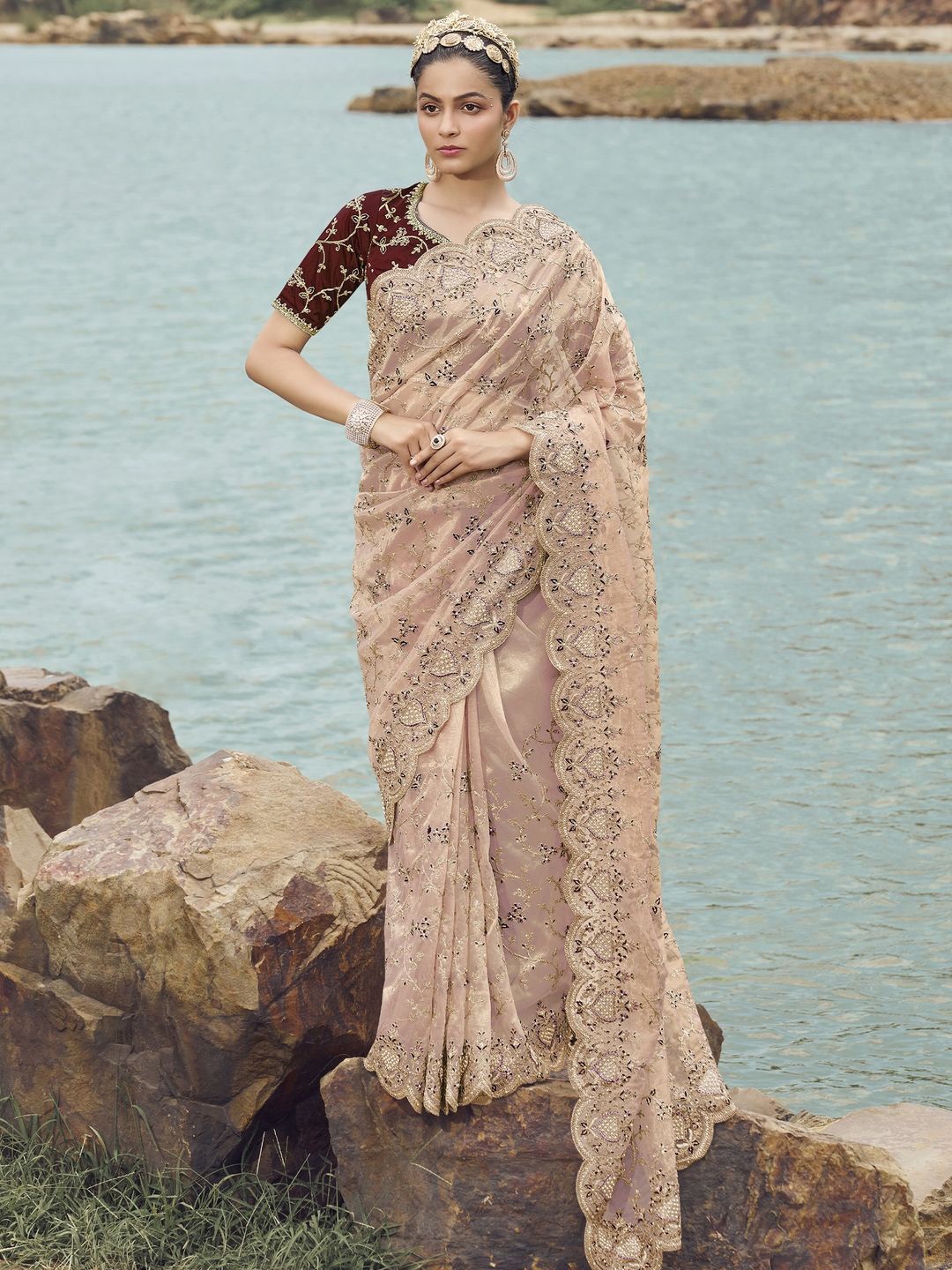 

Suha Floral Embroidered Net Saree, Peach