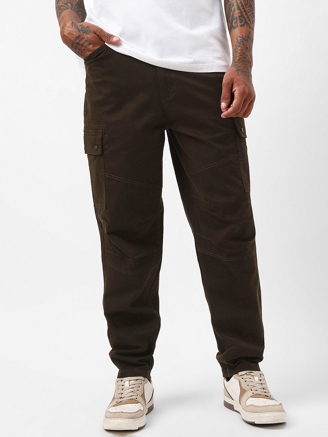 

Bewakoof Men Relaxed Straight Fit Cargos Trousers, Brown