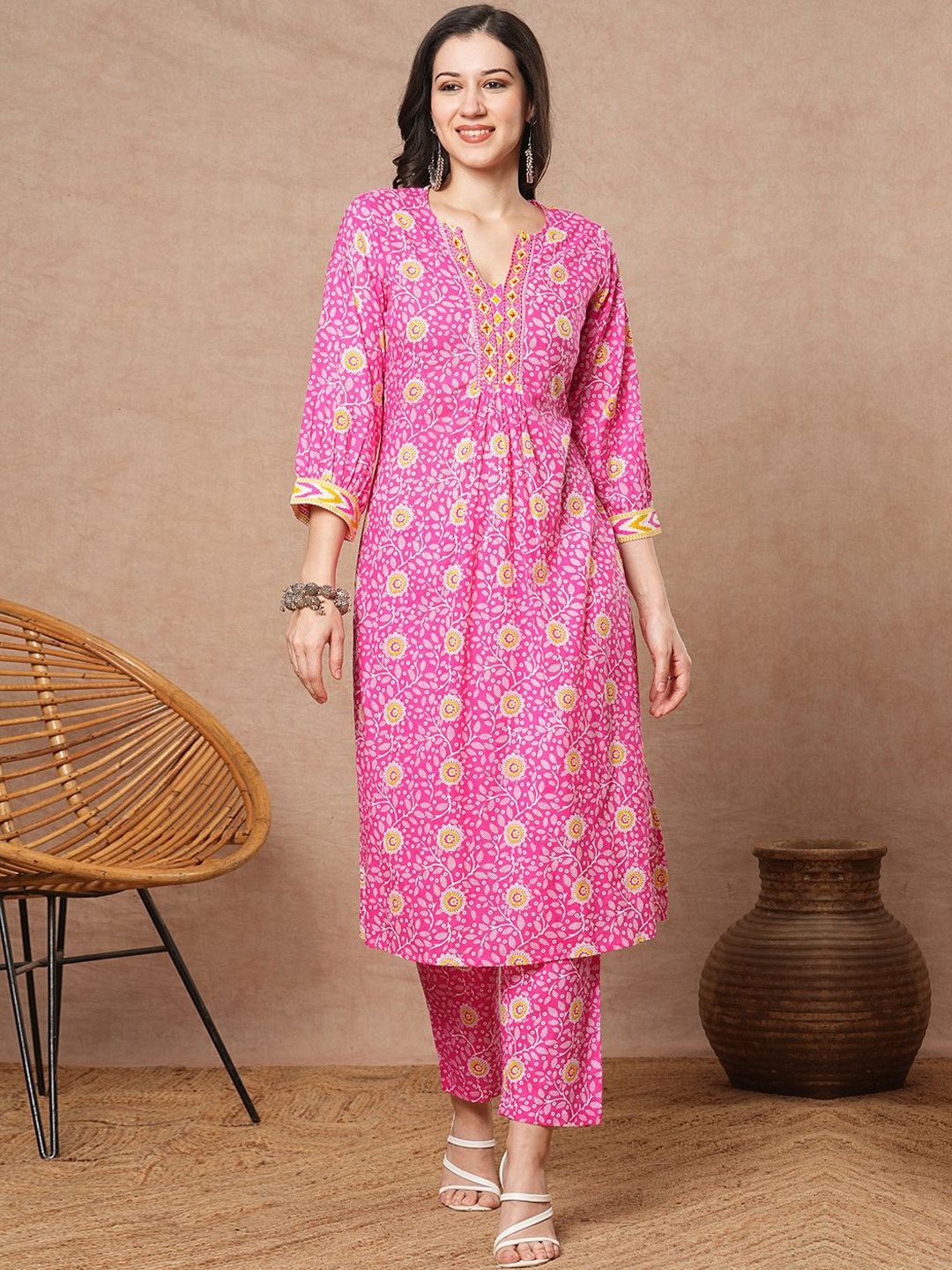 

FASHOR Women Ethnic Motifs Printed Regular Kantha Work Pure Cotton Kurta with Trousers, Pink