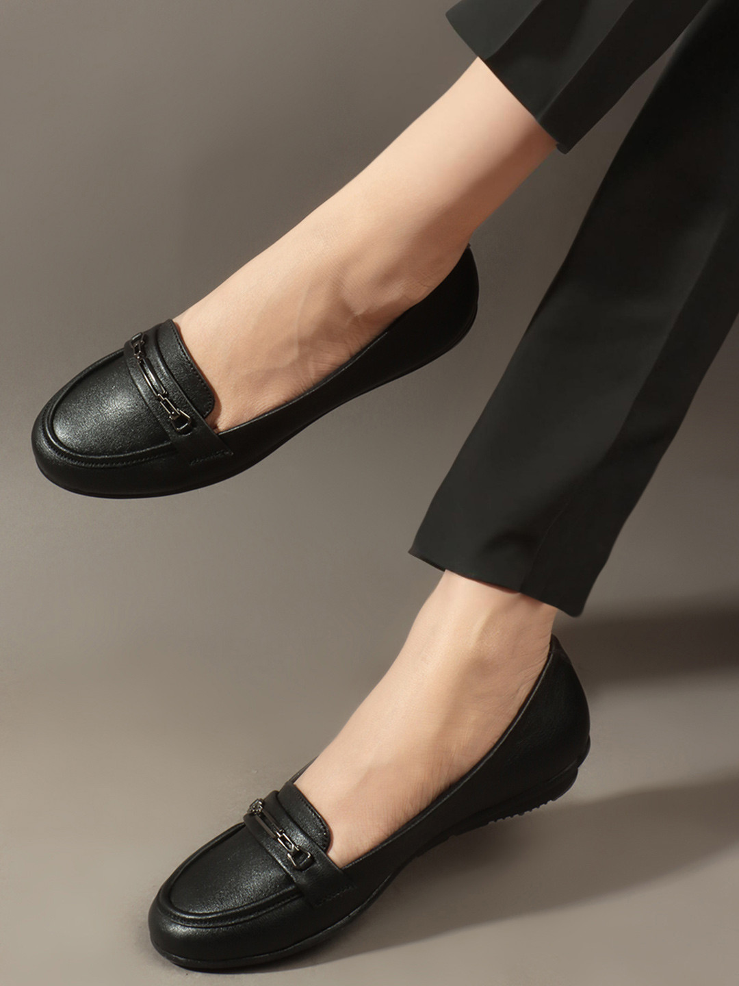 

Mast & Harbour Women Party One Toe Flats with Buckles, Black