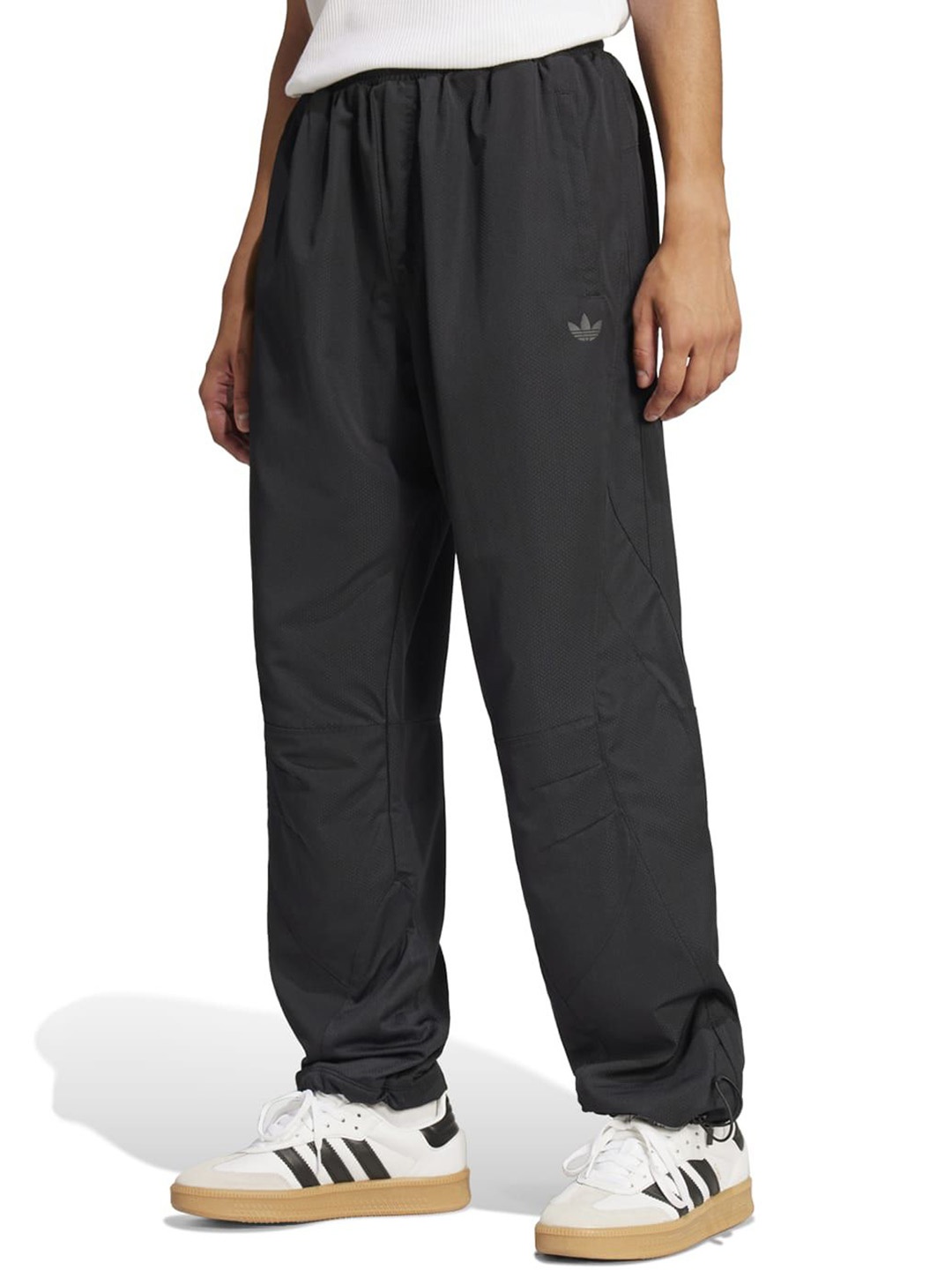 

ADIDAS Originals Men Relaxed-Fit Mid-Rise Track Pants, Black