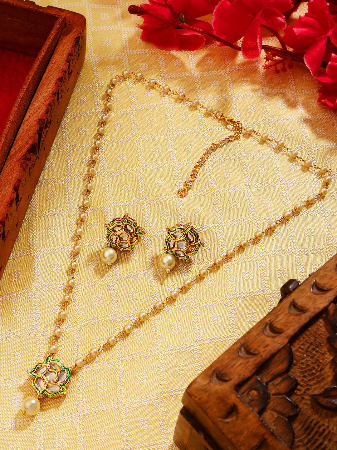 

AARSEE OFFICIAL Anti-Tarnish 22KT Gold-Plated Floral Kundan Pearl Chain Necklace