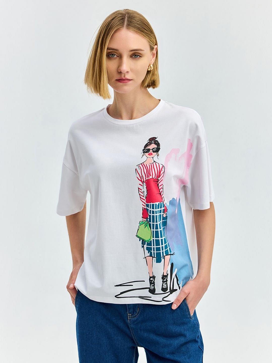 

COVER STORY Women Printed Applique T-shirt, White