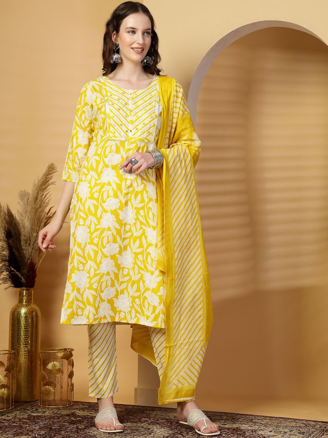 

Clora Creation Floral Printed V-Neck Kurta Set With Dupatta, Yellow