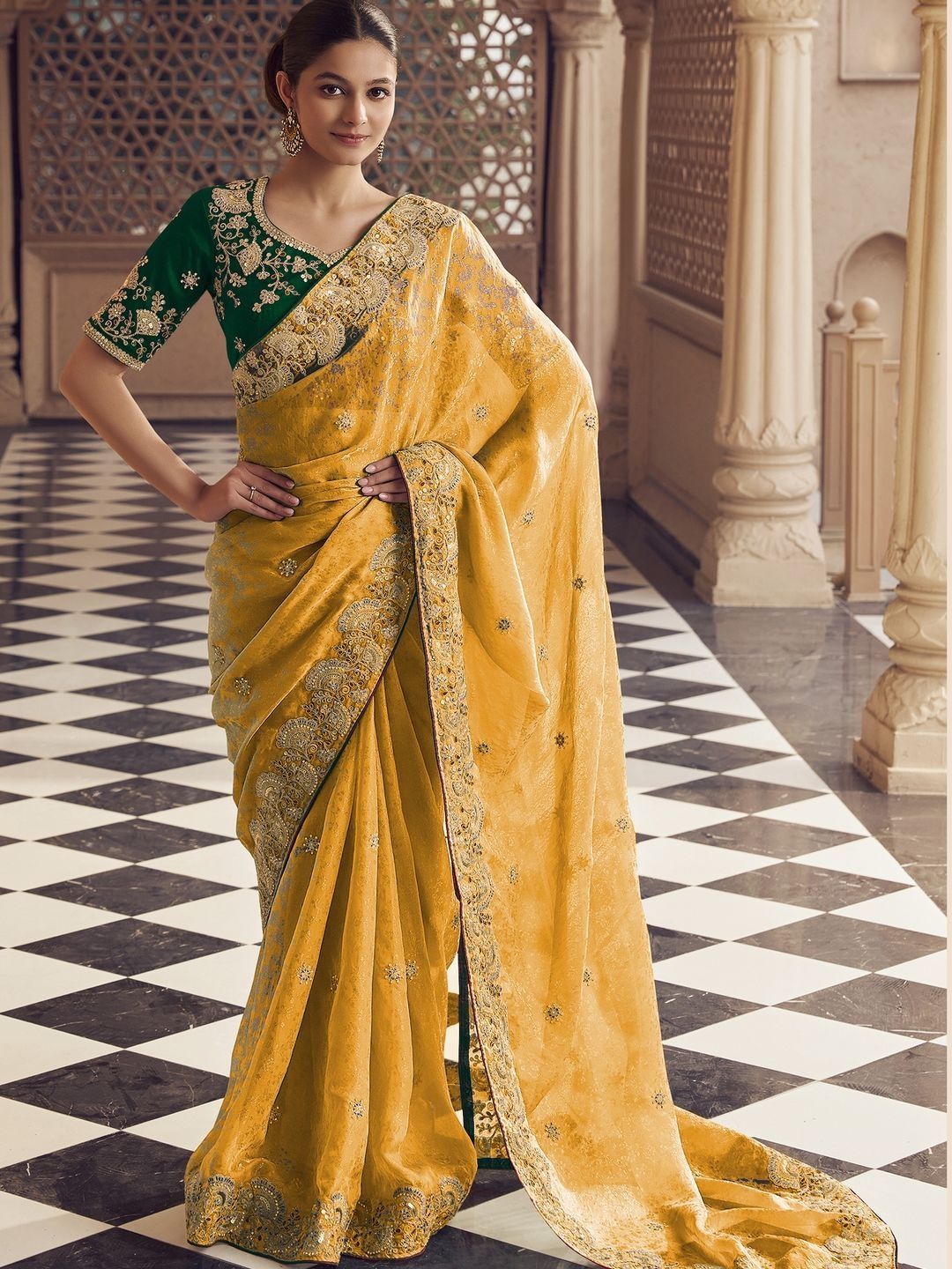 

Suha Floral Art Silk Saree, Yellow