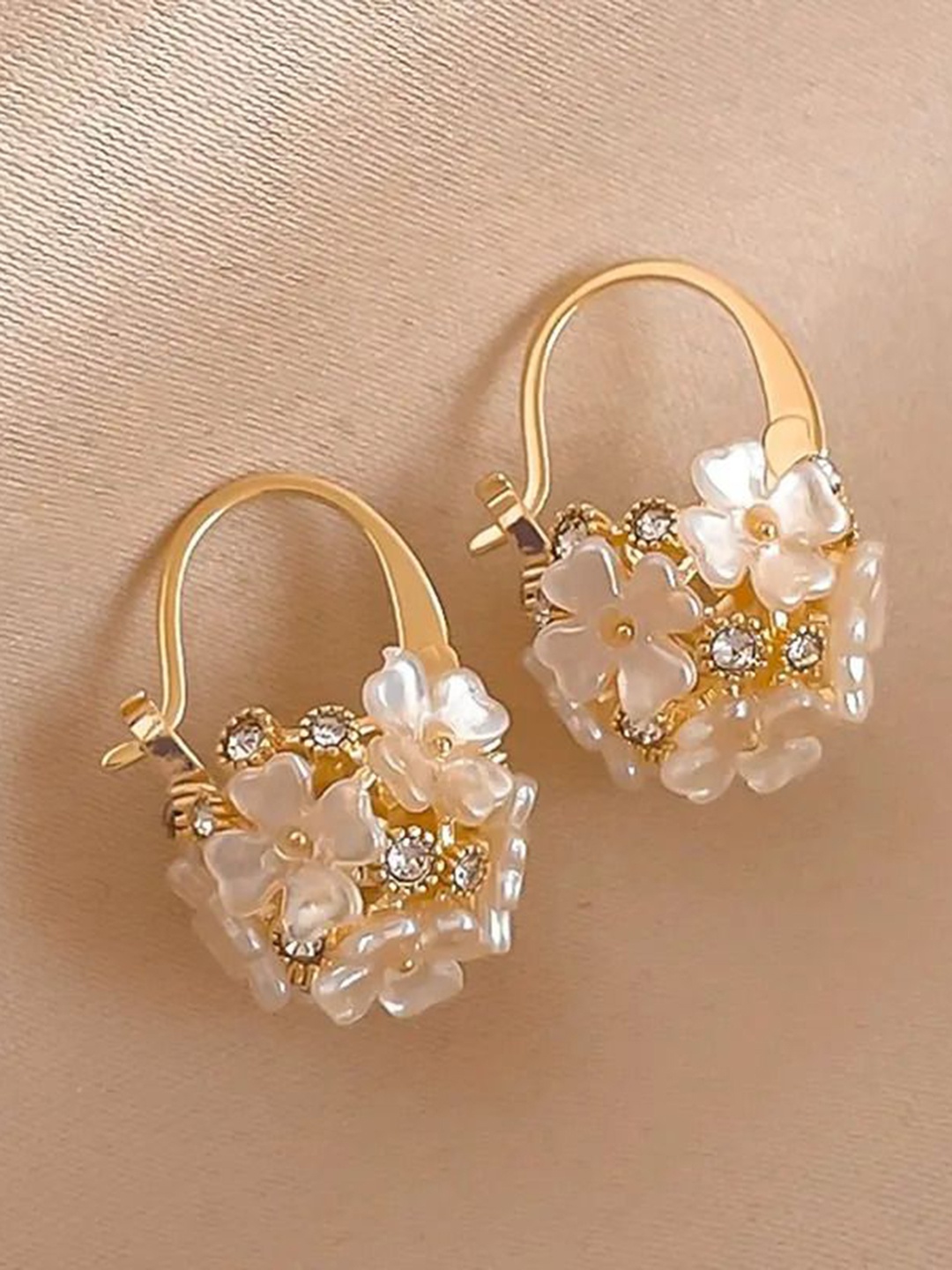 

DressBerry Contemporary Drop Earrings, Gold