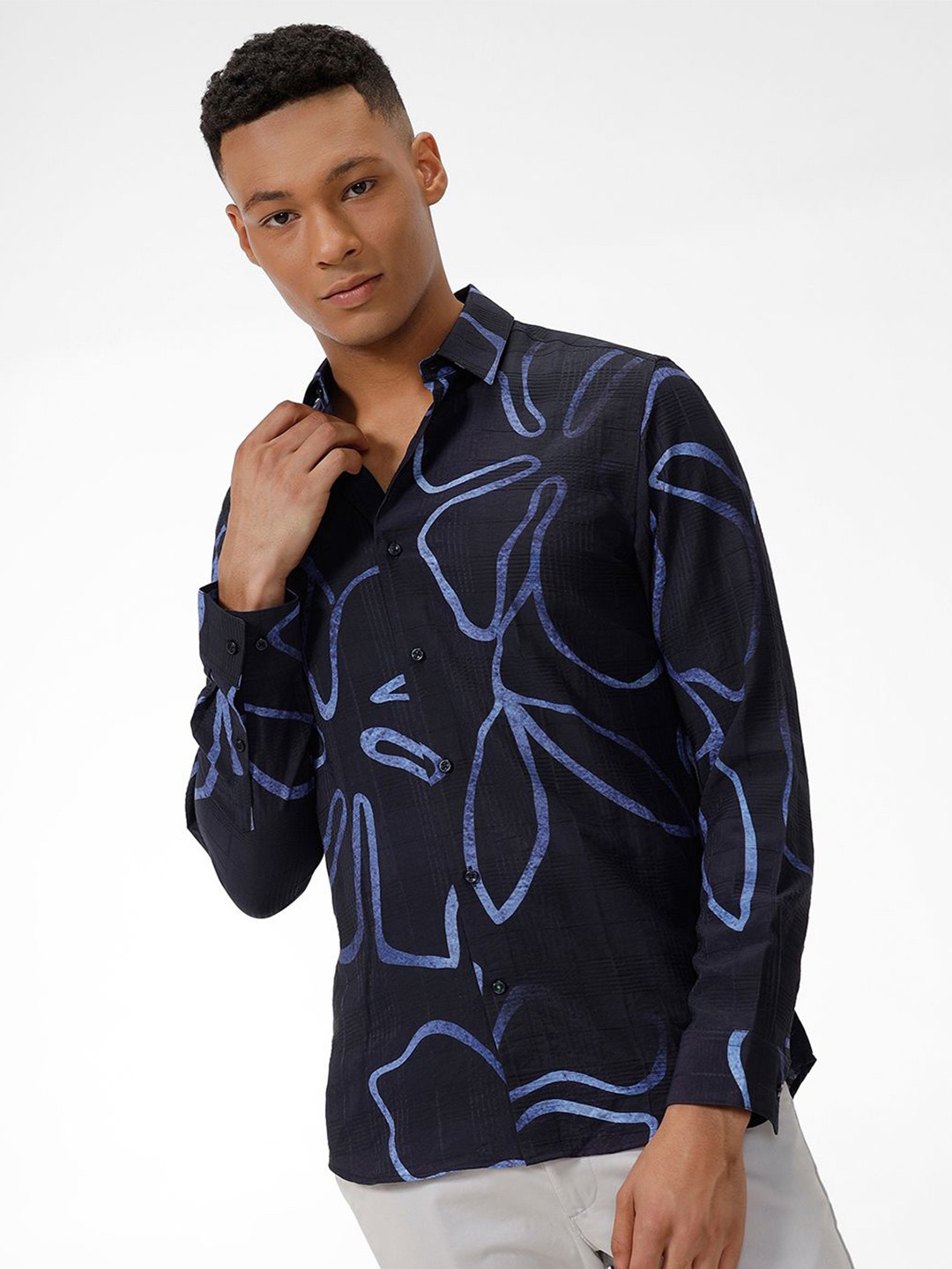 

The Collection Men Classic Opaque Printed Casual Shirt, Navy blue
