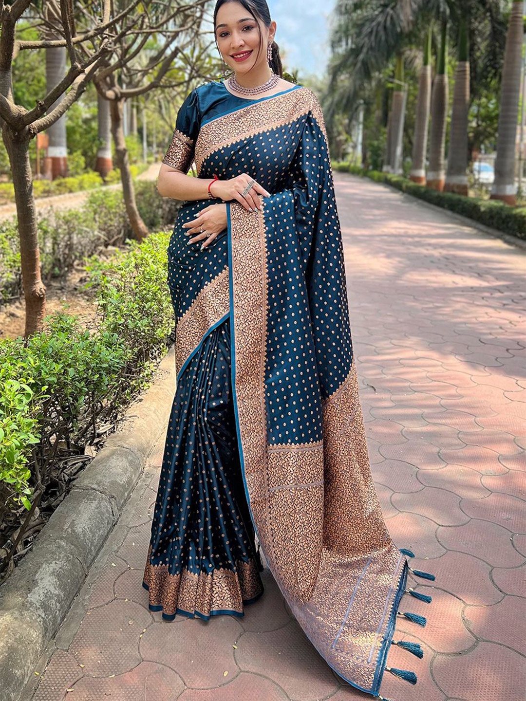 

Rangtulika Ethnics Woven Design Zari Silk Banarasi Saree With Unstitched Blouse Piece, Blue