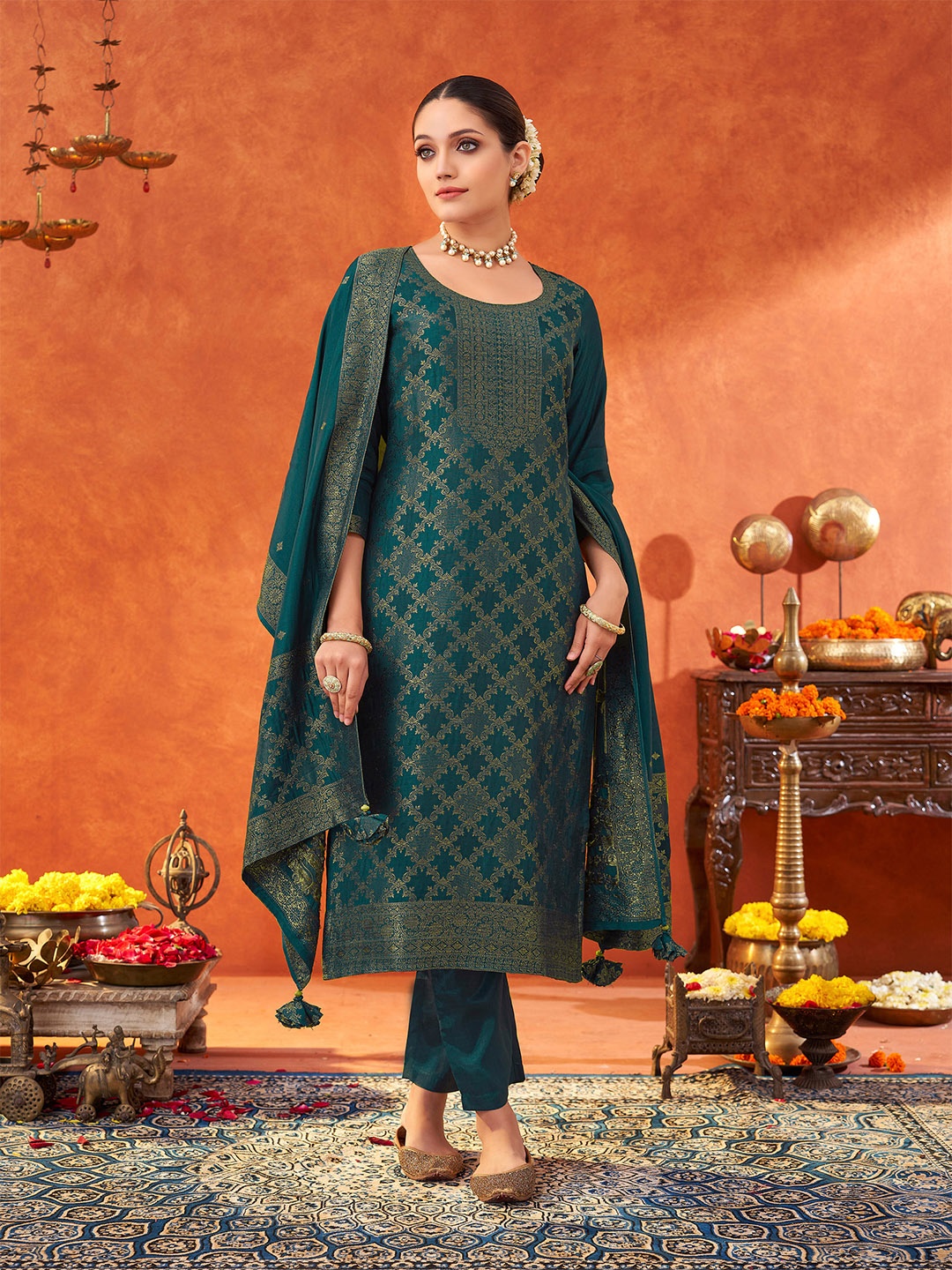 

Fourleaf Women Regular Pure Silk Kurta with Trousers & With Dupatta, Green