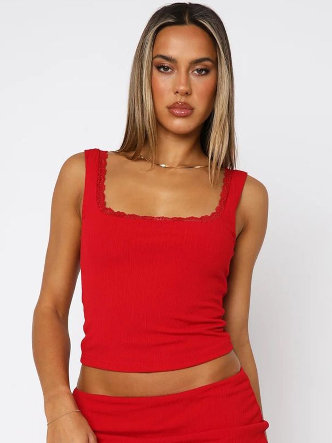 

LULU & SKY Crop Top, Red